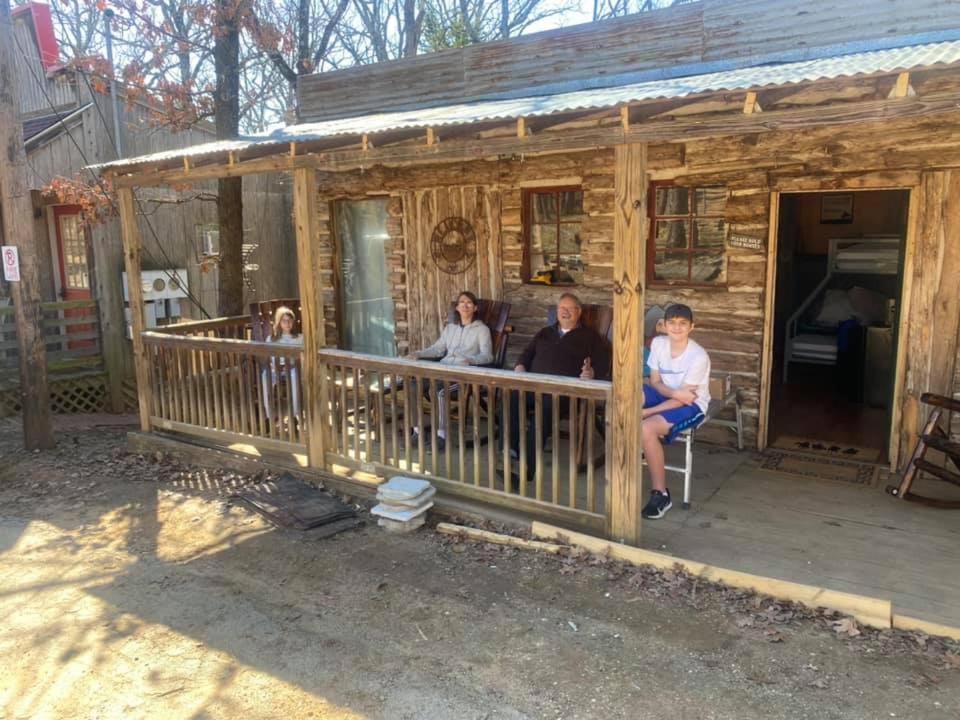 Acorn Hideaways Canton Old West Bunkhouse For 9 - Trail'S End Corral Exterior foto